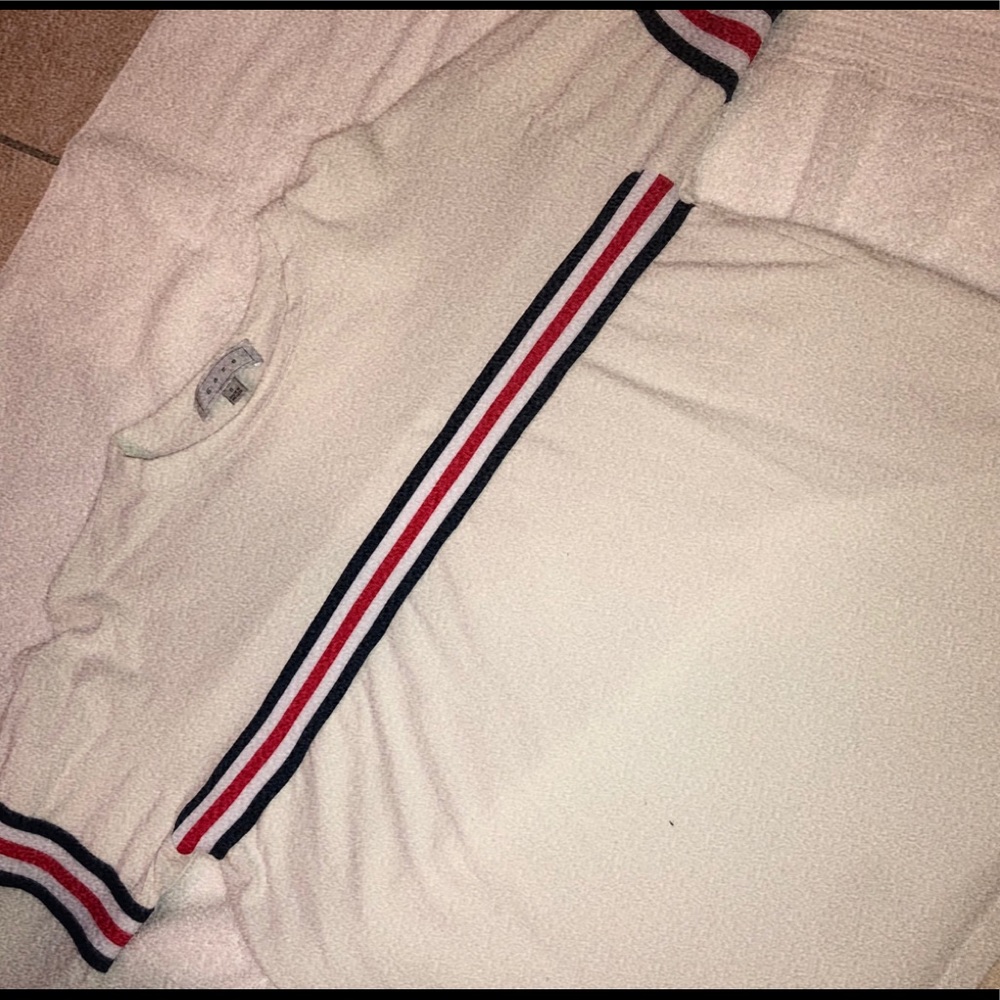 Long Sleeve striped g a z e shirt.